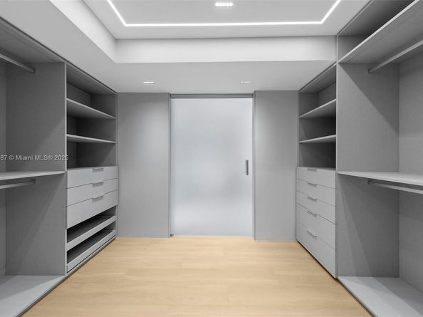 3640 Yacht Club Dr 810, Aventura FL 33180