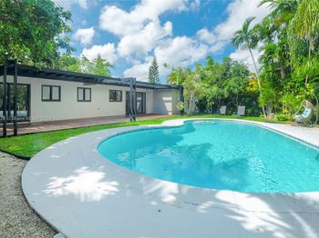 1955 Alamanda Dr