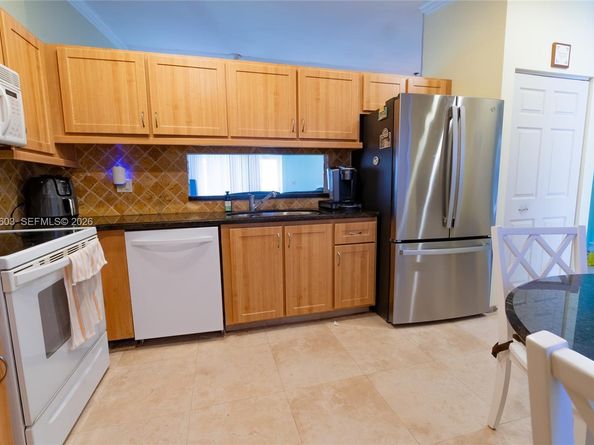 7674 NW 88th Ln, Tamarac FL 33321