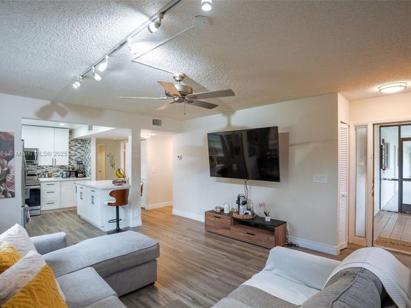 7625 NW 79th Ave 101, Tamarac FL 33321