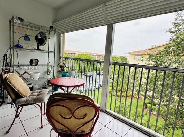 1400 SW 124th Ter 402Q, Pembroke Pines FL 33027