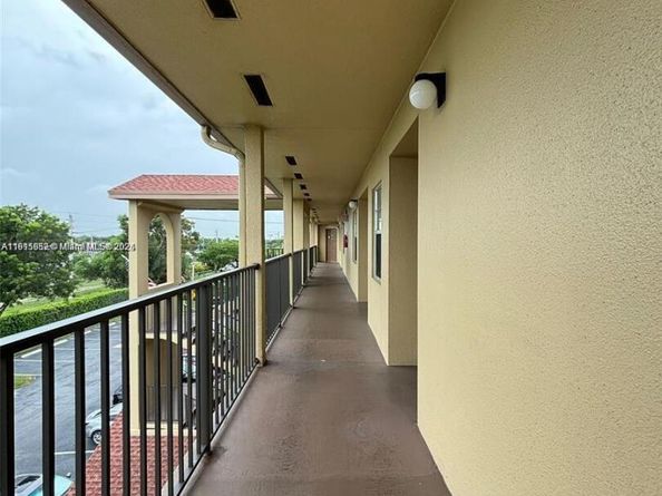 1400 SW 124th Ter 402Q, Pembroke Pines FL 33027