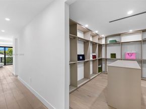 260 NW 49th St, Miami FL 33127