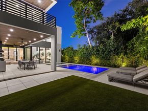 260 NW 49th St, Miami FL 33127