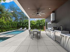 260 NW 49th St, Miami FL 33127