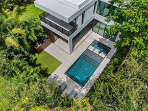 260 NW 49th St, Miami FL 33127