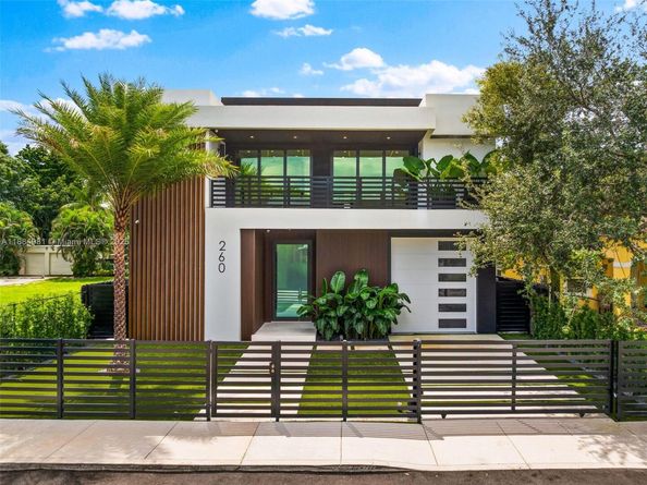260 NW 49th St, Miami FL 33127
