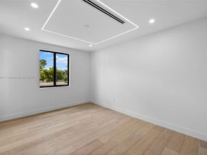 260 NW 49th St, Miami FL 33127