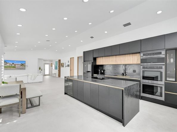 3371 SW 51st St, Hollywood FL 33312