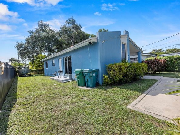 135 NW 6th Ave, Dania Beach FL 33004