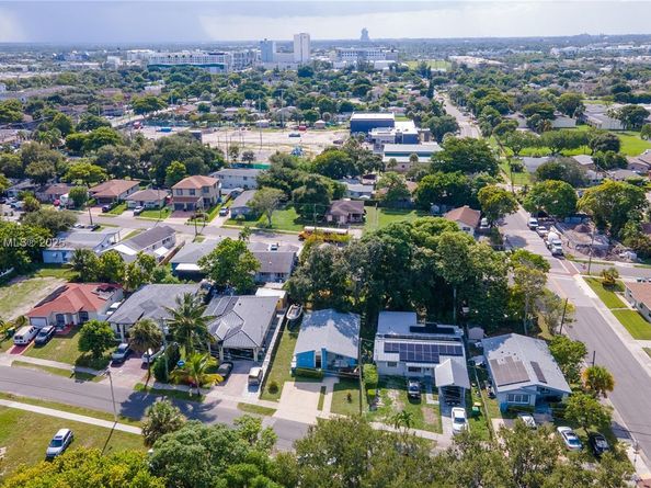 135 NW 6th Ave, Dania Beach FL 33004