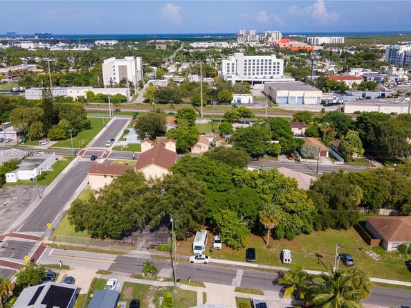 135 NW 6th Ave, Dania Beach FL 33004