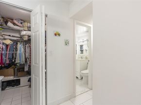 290 W Park Dr 2027, Miami FL 33172