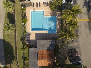 290 W Park Dr 2027, Miami FL 33172