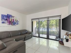 290 W Park Dr 2027, Miami FL 33172