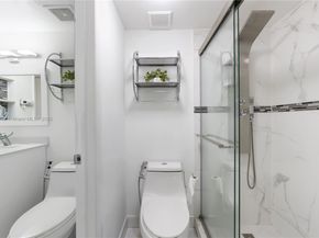 290 W Park Dr 2027, Miami FL 33172