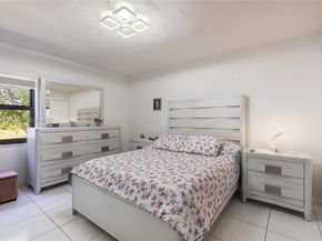 290 W Park Dr 2027, Miami FL 33172