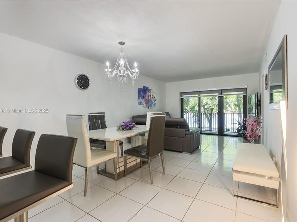 290 W Park Dr 2027, Miami FL 33172