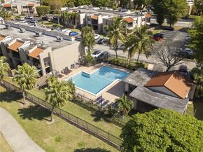 290 W Park Dr 2027, Miami FL 33172