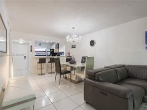 290 W Park Dr 2027, Miami FL 33172