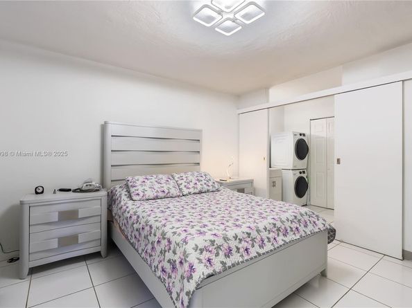 290 W Park Dr 2027, Miami FL 33172