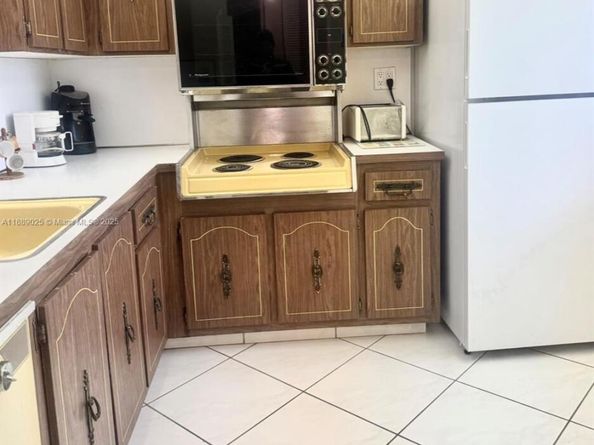 3600 NE 170 St. Apt.D.303, North Miami Beach FL 33160