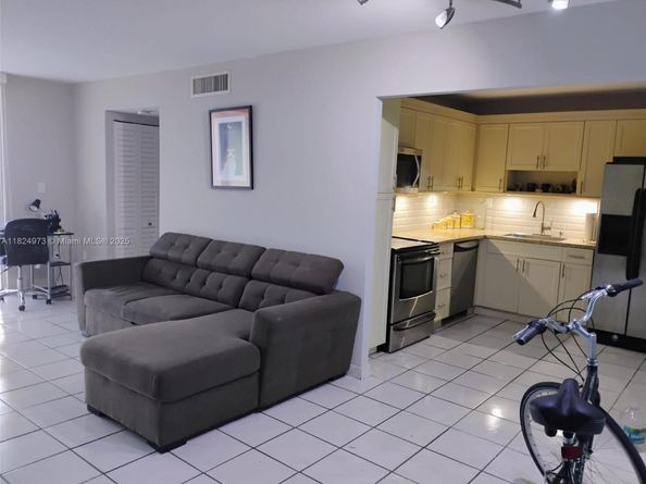 6900 Bay Dr 11K, Miami Beach FL 33141