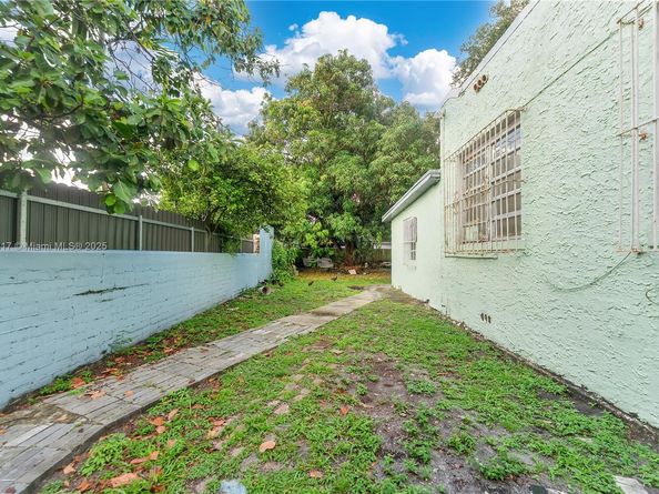 1428 NW 31 St, Miami FL 33142