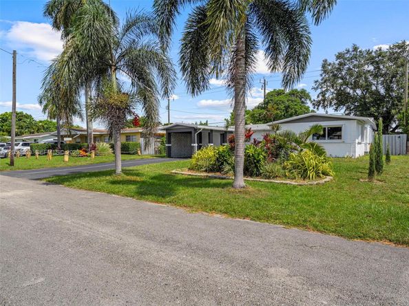 6721 Allen St, Hollywood FL 33024