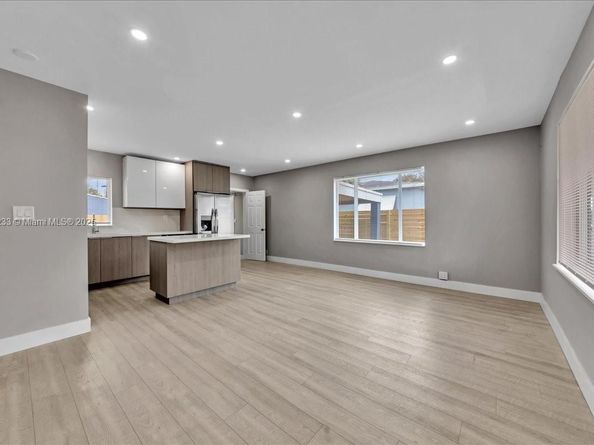 108 SE 23rd St, Fort Lauderdale FL 33316