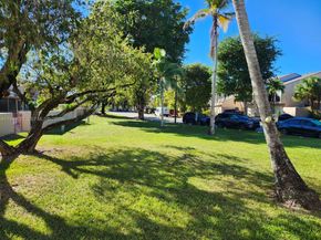 9195 Fontainebleau Blvd 6, Miami FL 33172