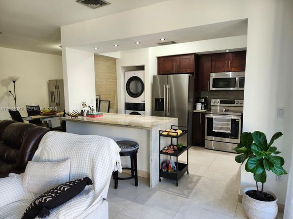 9195 Fontainebleau Blvd 6, Miami FL 33172