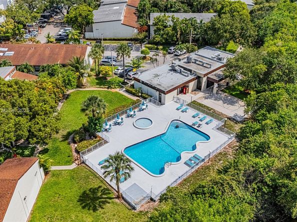 19432 NE 26th Ave 92D, Miami FL 33180
