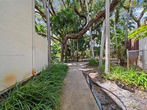 19432 NE 26th Ave 92D, Miami FL 33180