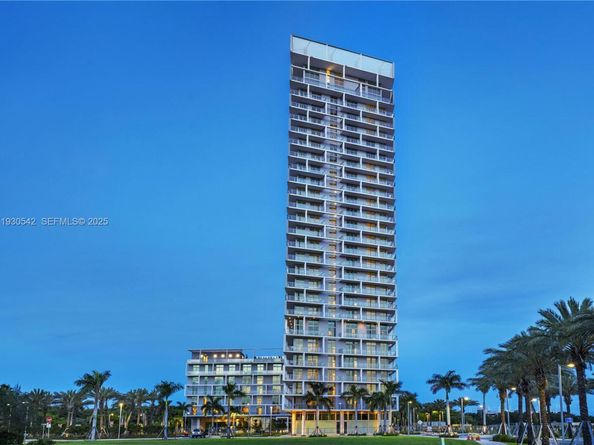 2000 Metropica Way 2108, Sunrise FL 33323