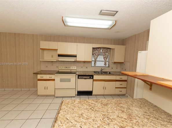 2102 SW 58th Ct, Miami FL 33155