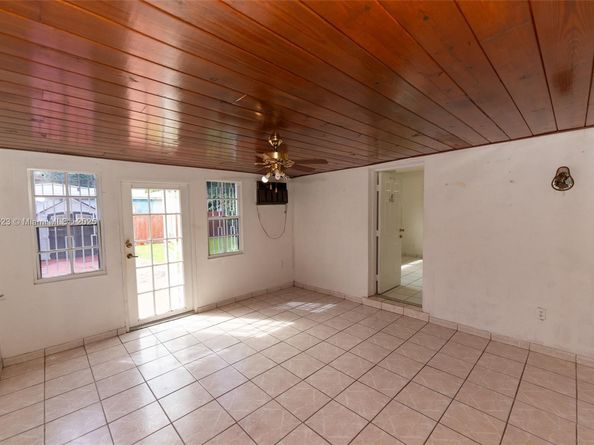2102 SW 58th Ct, Miami FL 33155