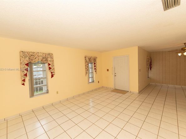 2102 SW 58th Ct, Miami FL 33155