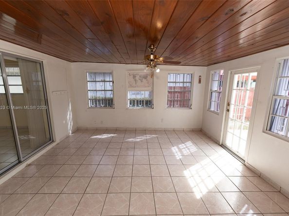 2102 SW 58th Ct, Miami FL 33155