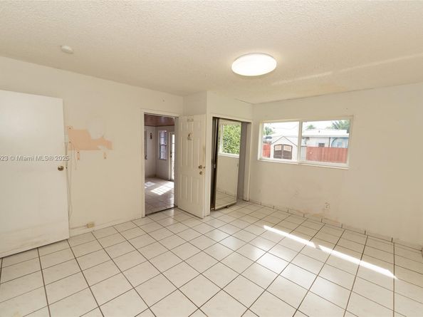 2102 SW 58th Ct, Miami FL 33155