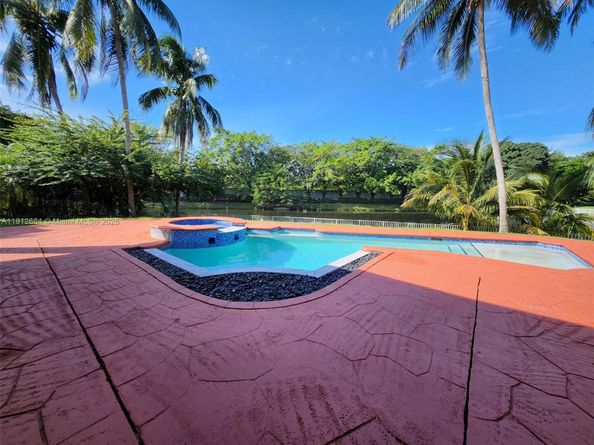 321 Windmill Palm Ave, Plantation FL 33324