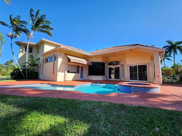 321 Windmill Palm Ave, Plantation FL 33324