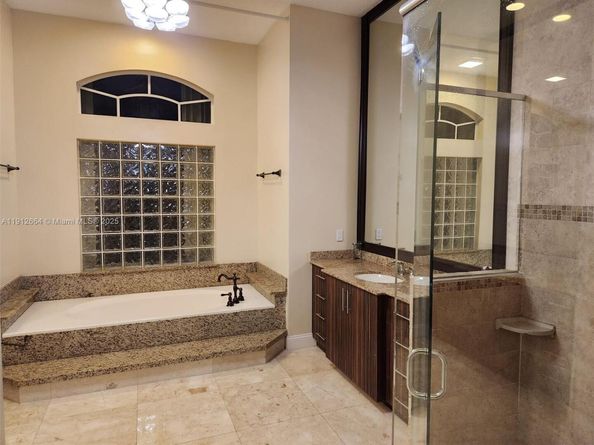 321 Windmill Palm Ave, Plantation FL 33324