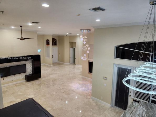 321 Windmill Palm Ave, Plantation FL 33324