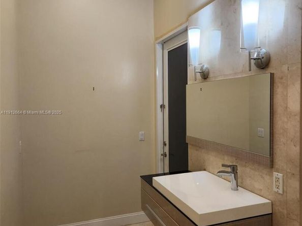 321 Windmill Palm Ave, Plantation FL 33324