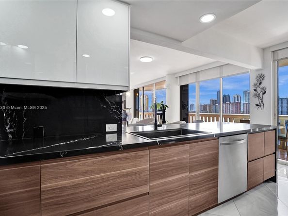 3000 Island Blvd 1106, Aventura FL 33160