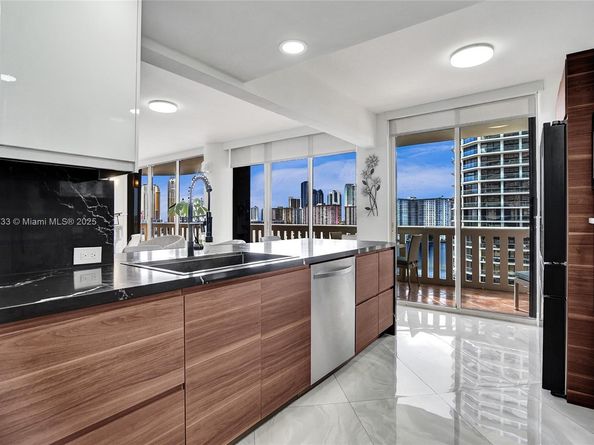 3000 Island Blvd 1106, Aventura FL 33160