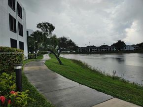 212 Lake Pointe Dr 112, Oakland Park FL 33309