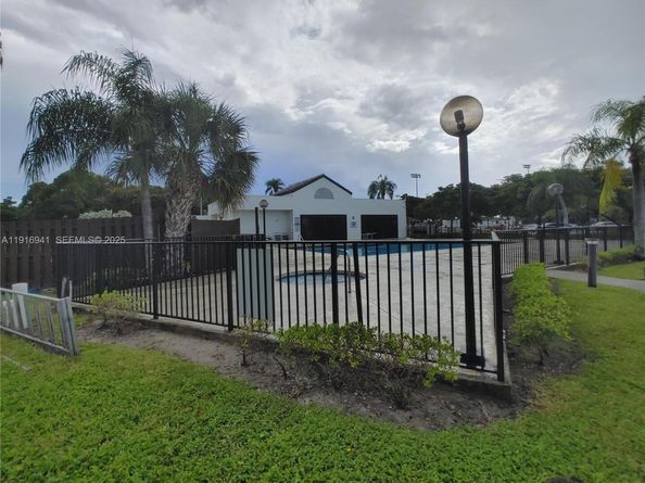 212 Lake Pointe Dr 112, Oakland Park FL 33309