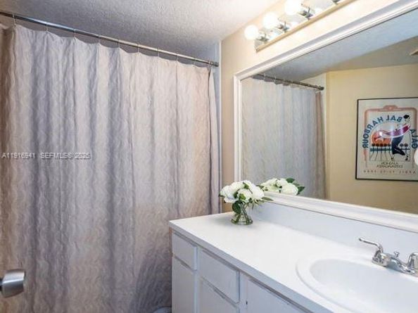 212 Lake Pointe Dr 112, Oakland Park FL 33309